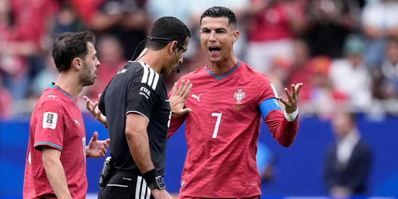 Ronaldo nhận điểm thấp nhất trận thua Tây Ban Nha