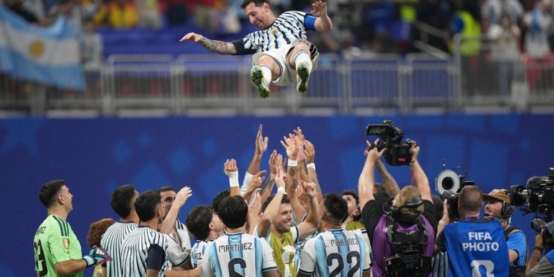 Messi phá kỷ lục ghi bàn liên tiếp ở vòng knock-out World Cup