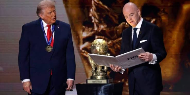 Những lần chính trị làm dậy sóng World Cup